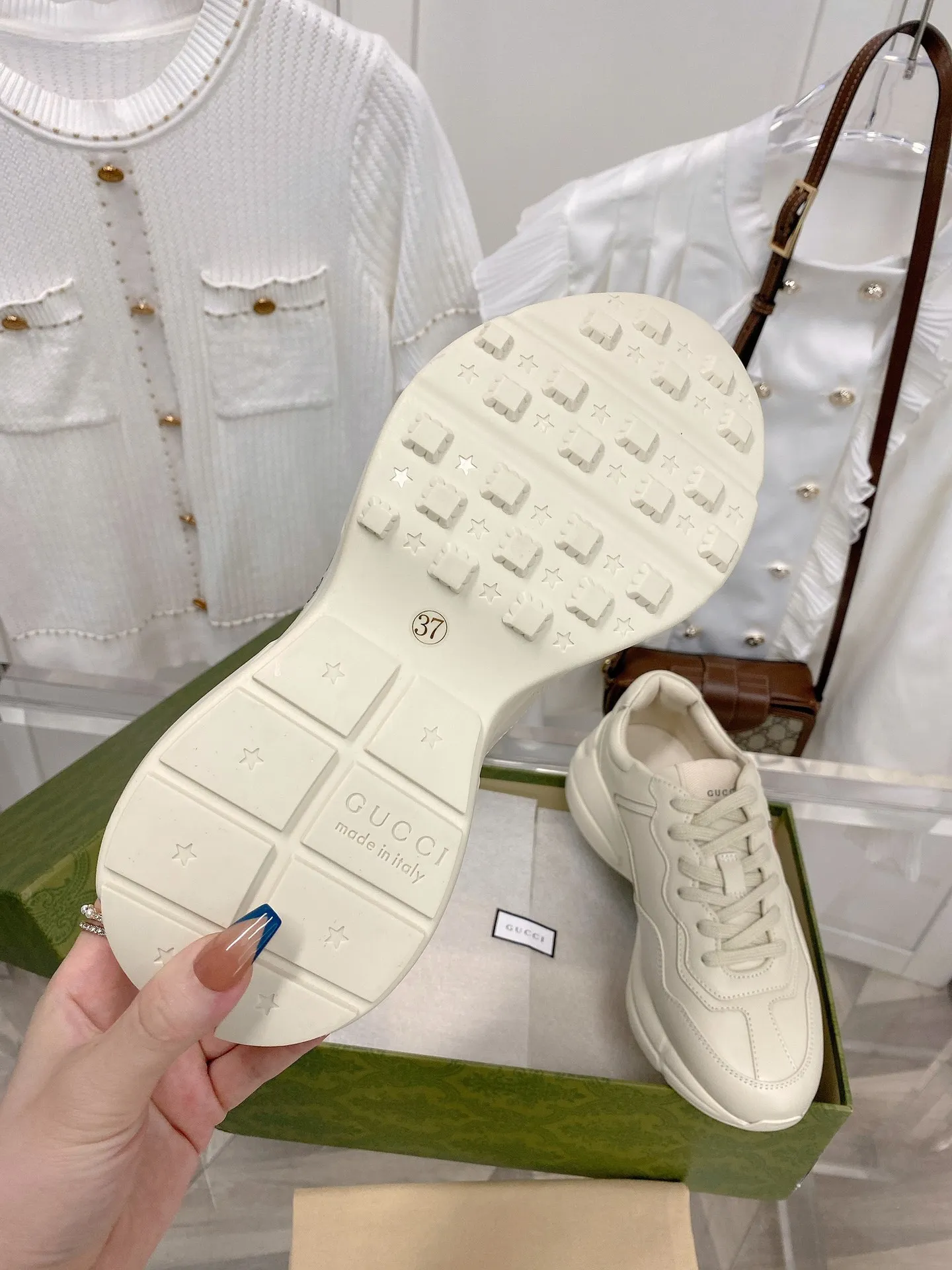 👟👟Ex-factory price 480👟👟 Women's Shoes Factory Upgraded Version 2022 Gucci Gucci top version couple's dad shoes series is new! 🖤 ⚠GG couple’s dad shoes have been popular in recent years; new colors are updated constantly; Gucci has updated new colors in 2022, and our home and counters have new ones at the same time. This classic dad shoe has celebrities and Internet celebrities Anchors and others are sure to plant grass and call ❤ Classic fashion style, distressed leather surface, 5D drawing printing; mixed surface splicing colors, etc... Original customization (off-white eco-friendly cowhide, first layer of cowhide inside), original outsole... Shiny colorful drawings embellish the sides of the shoe body, old color rubbing, package production technology, 1:1 creation / only to make the best shoes. Size: Women’s 35-45